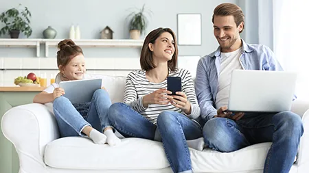 Famiglia naviga con EOLO